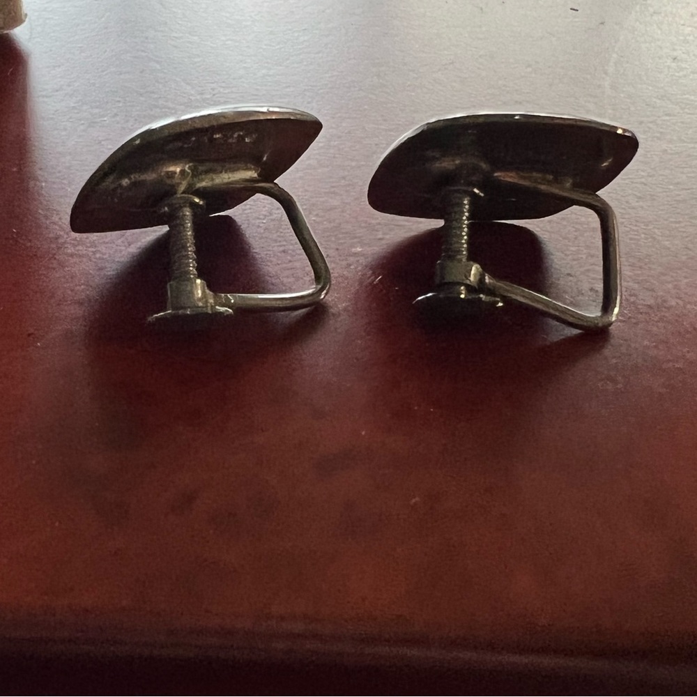 Vintage/ Antique Silver Twist Back Earrings - Siam Silver Stamped, Etched Figure - Picture 3 of 4